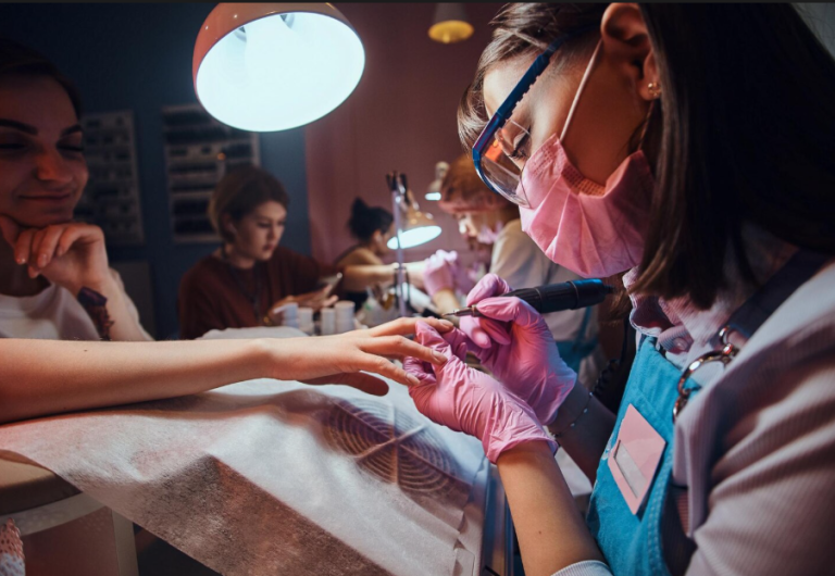 Meistern Sie Ihre Karriere in der Nagelkunst durch professionelle Ausbildung in Linz